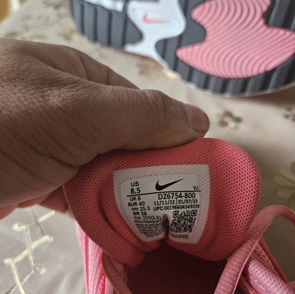 NWOB NIKE Women’s Air Max Bliss - Picture 7 of 7